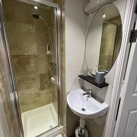 Astral Lodge Hastings Room photo